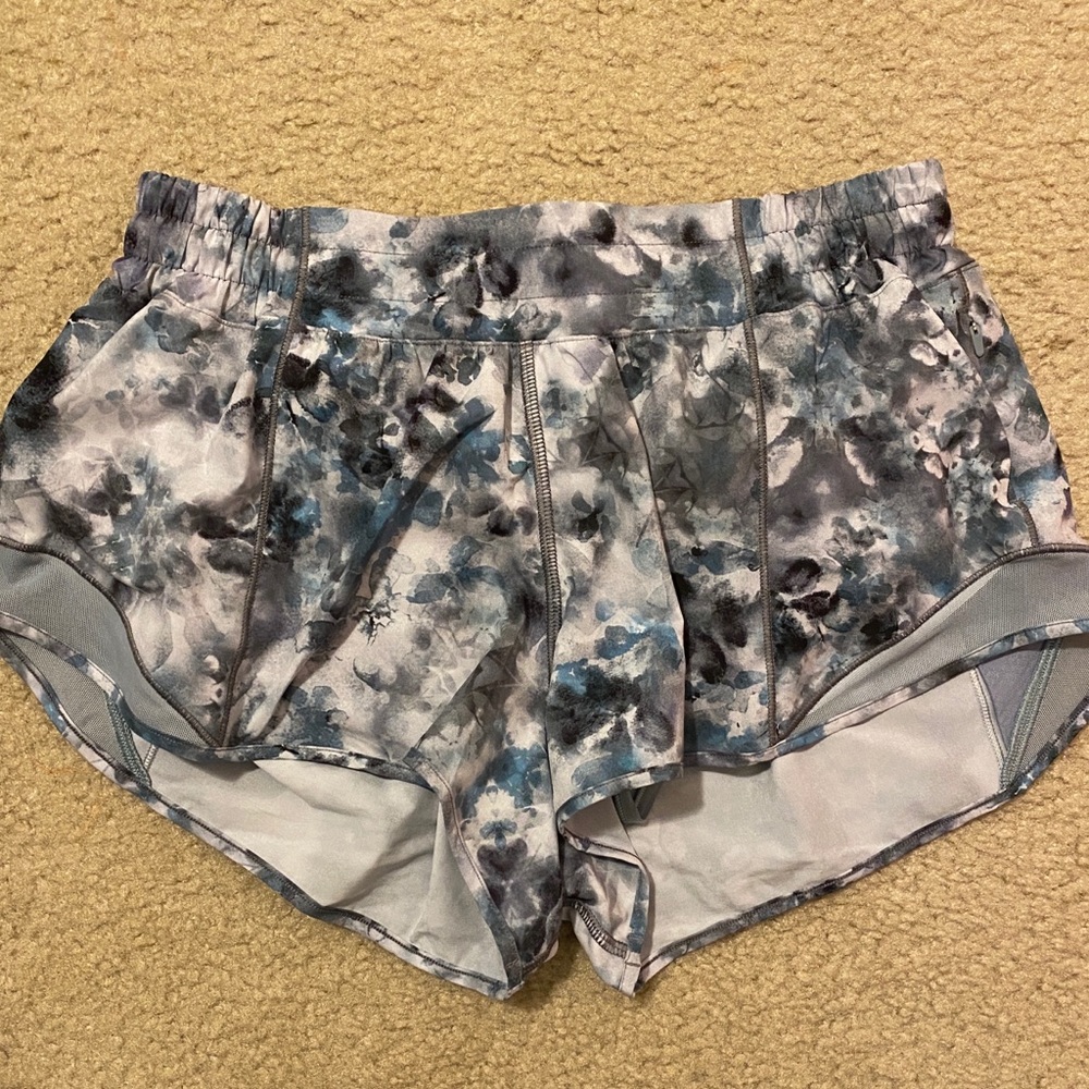 Lululemon Hotty Hot | Size 8 | 2.5”